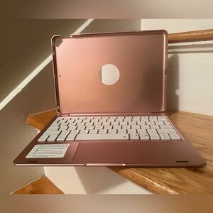 Gently-used wireless Bluetooth keyboard for iPad Gen8/iPad Air gen3/iPad Pro ‘17